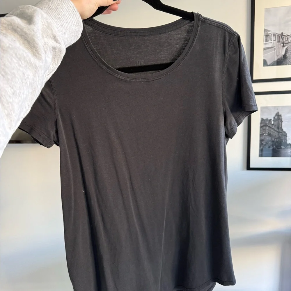 Lululemon basic tee - Picture 2 of 3